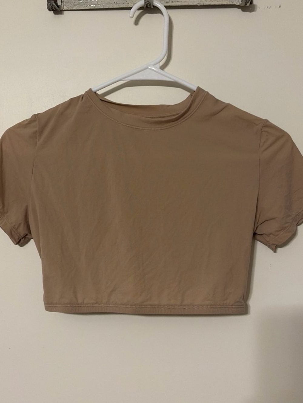 SKIMS Short Sleeve Crop Top in Tan
